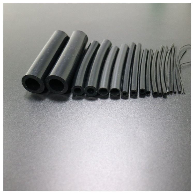 傳輸溶劑（jì）怕靜電起火？嶸牌導靜（jìng）電矽膠軟管，化工/粉體輸送安全優選！